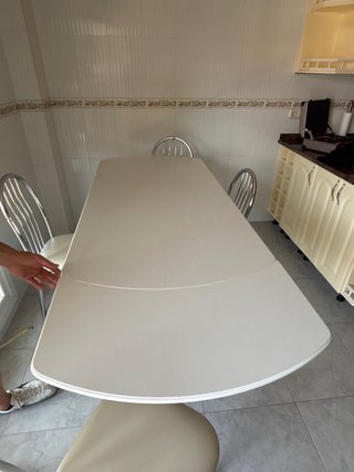 Mesa de cocina con 4 sillas