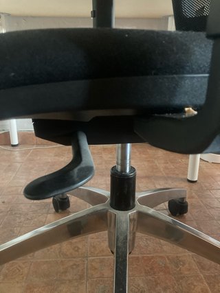 Silla de oficina ergonómica negra