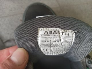 Zapatillas Abarth Negras y Rojas