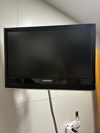 TV Grundig 22 + Soporte + Fire TV