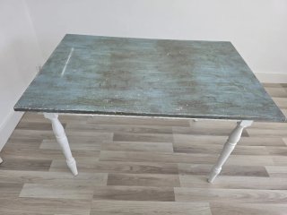 Mesa y 4 Sillas Blancas