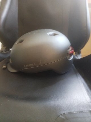 Casco Livall gris