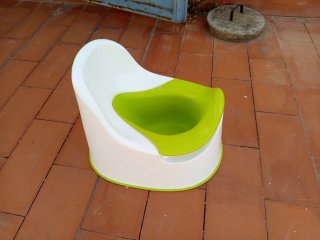 Orinal infantil blanco y verde