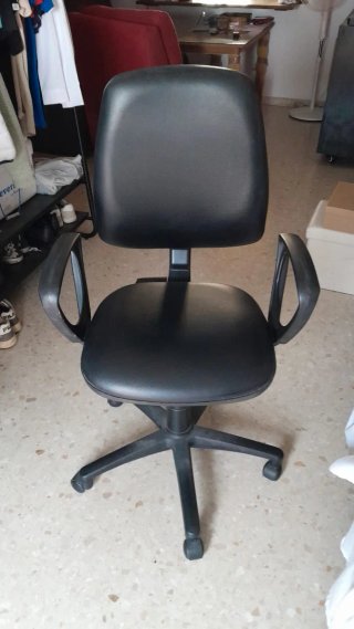 Silla de oficina negra