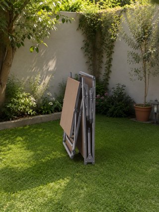 Tumbona de aluminio con sombrilla