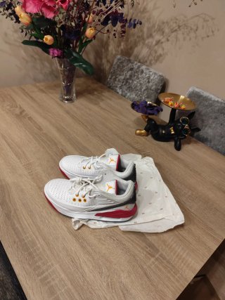 Zapatillas Jordan Max Aura 5 Talla 40 NUEVAS