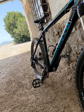 Bicicleta de Montaña Negra y Azul