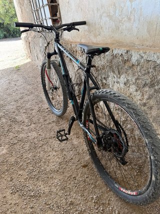Bicicleta de Montaña Negra y Azul