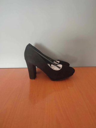 Zapatos de tacón negros