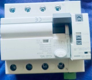 Disyuntor GEYA GYL9 RCCB 300mA 400V