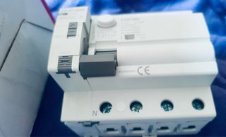 Disyuntor GEYA GYL9 RCCB 300mA 400V