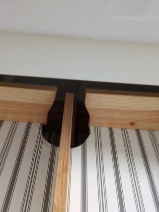 Mueble de baño blanco y madera