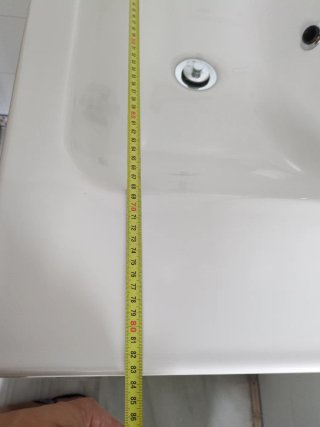 Mueble de baño blanco y madera