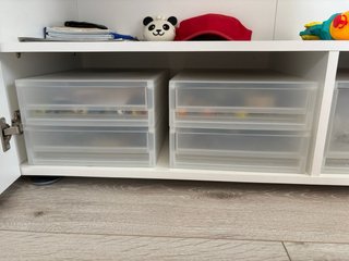 Vitrina blanca brillo con puertas de cristal