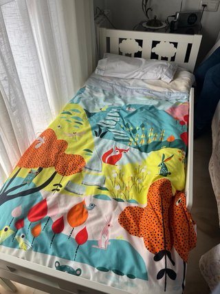Cama infantil con barandilla y colchón