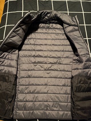 Chaqueta MAPFRE acolchada negra y chaleco a juego