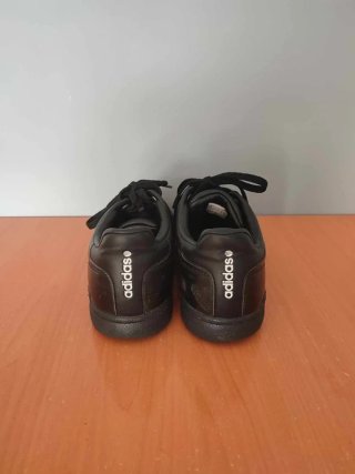 Deportivas Adidas Negras con Cordones