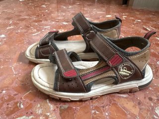Lote Sandalias niño numero 31 de Seven Five
