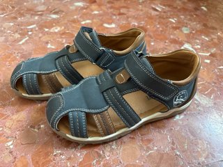 Lote Sandalias niño numero 31 de Seven Five
