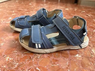 Lote Sandalias niño numero 31 de Seven Five