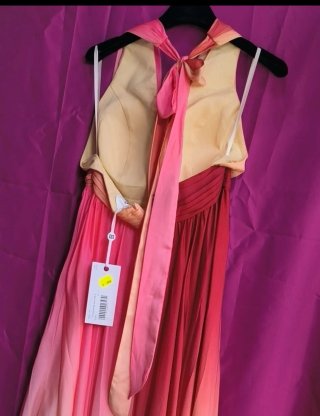 Vestido de fiesta degradado naranja y rosa.