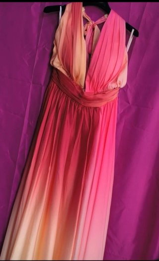 Vestido de fiesta degradado naranja y rosa.