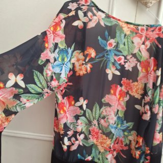 Kimono estampado floral con flecos