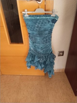 Vestido azul con volantes