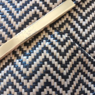 Cartera de mano beige y negra