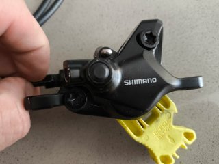 Freno Trasero Shimano BL-M410 de dos pistones.