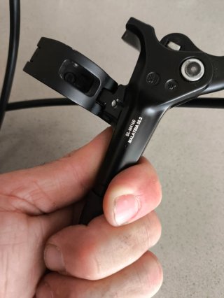 Freno Trasero Shimano BL-M410 de dos pistones.
