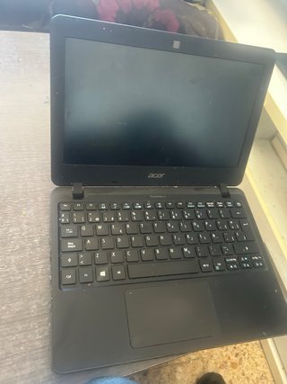 Acer TravelMate B117 (Para Piezas o Reparar)