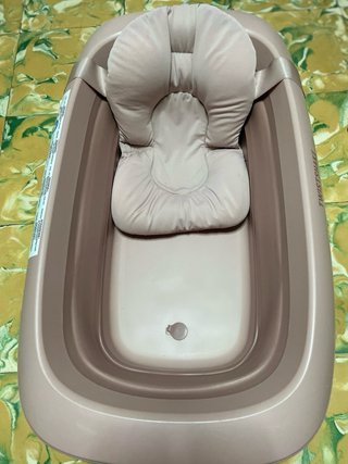 Bañera bebé Twistshake rosa empolvado completa