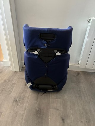 Sillita de coche azul
