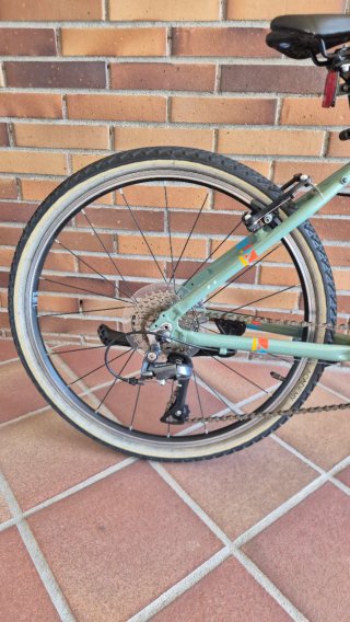 Bici Infantil Academy 6 como nueva similar Woom 5