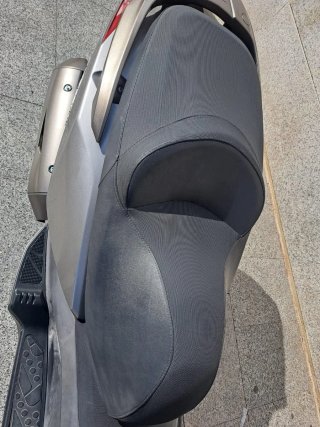 Kymco Maxi Scooter Automática Plata