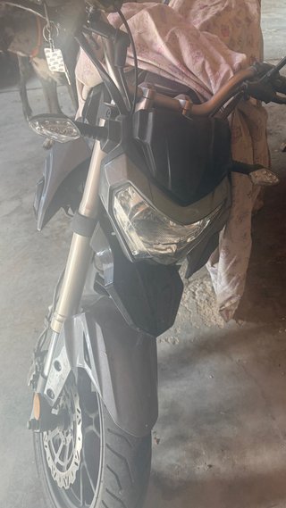 Moto 125cc Poco Uso con usb y altaboces