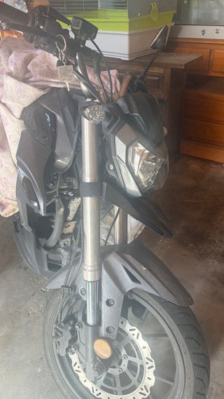 Moto 125cc Poco Uso con usb y altaboces