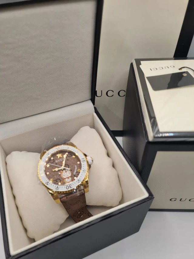 Reloj Gucci Doraemon Marrón y Dorado