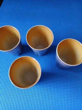 Juego de 4 vasos de cerámica