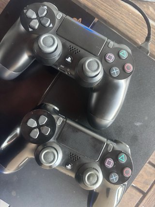 PS4 Fat + 2 Mandos LECTOR NUEVO y Mantenimiento.