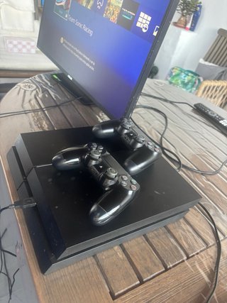 PS4 Fat + 2 Mandos LECTOR NUEVO y Mantenimiento.