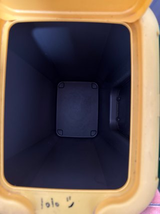 Cubos de reciclaje de plástico