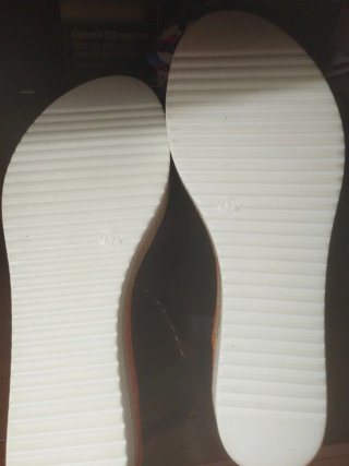 Sandalias de verano beige y negras
