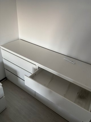 Armarios y cómoda blanca Ikea