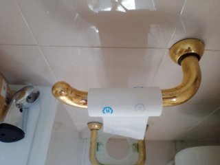 Accessori bagno oro metallo