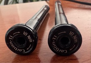 Carbon-Ti Ejes Pasantes X-LOCK