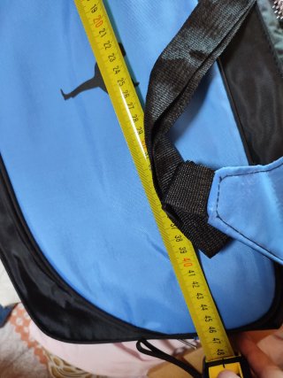 Bolsa de deporte azul y negra