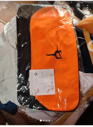 Bolsa de deporte azul y negra