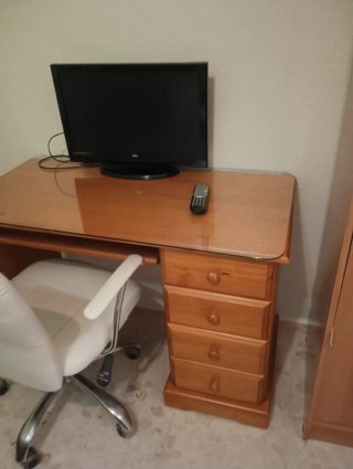 Mesa de escritorio madera y cristal